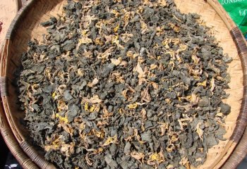 Dried pumpkin leaves and flowers sold Malawi. © Maundu, 2007 Dried pumpkin leaves and flowers sold Malawi. © Maundu, 2007