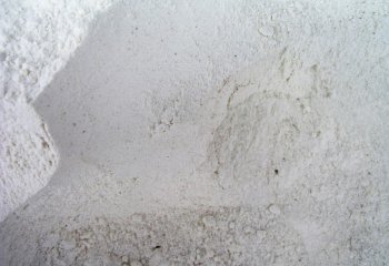 Cassava flour in Nairobi market, Kenya â’¸ Adeka et al., 2005 Cassava flour in Nairobi market, Kenya â’¸ Adeka et al., 2005
