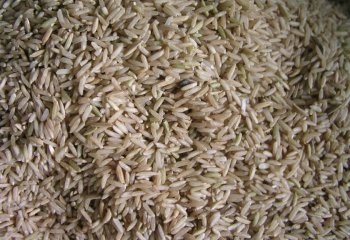 Brown rice in a Nairobi market, Kenya. â’¸ Adeka et al., 2005 Brown rice in a Nairobi market, Kenya. â’¸ Adeka et al., 2005